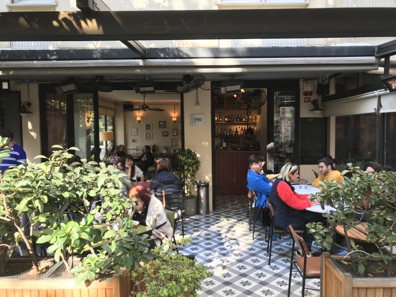 Foto 2 von Yer Cafe in Istanbul